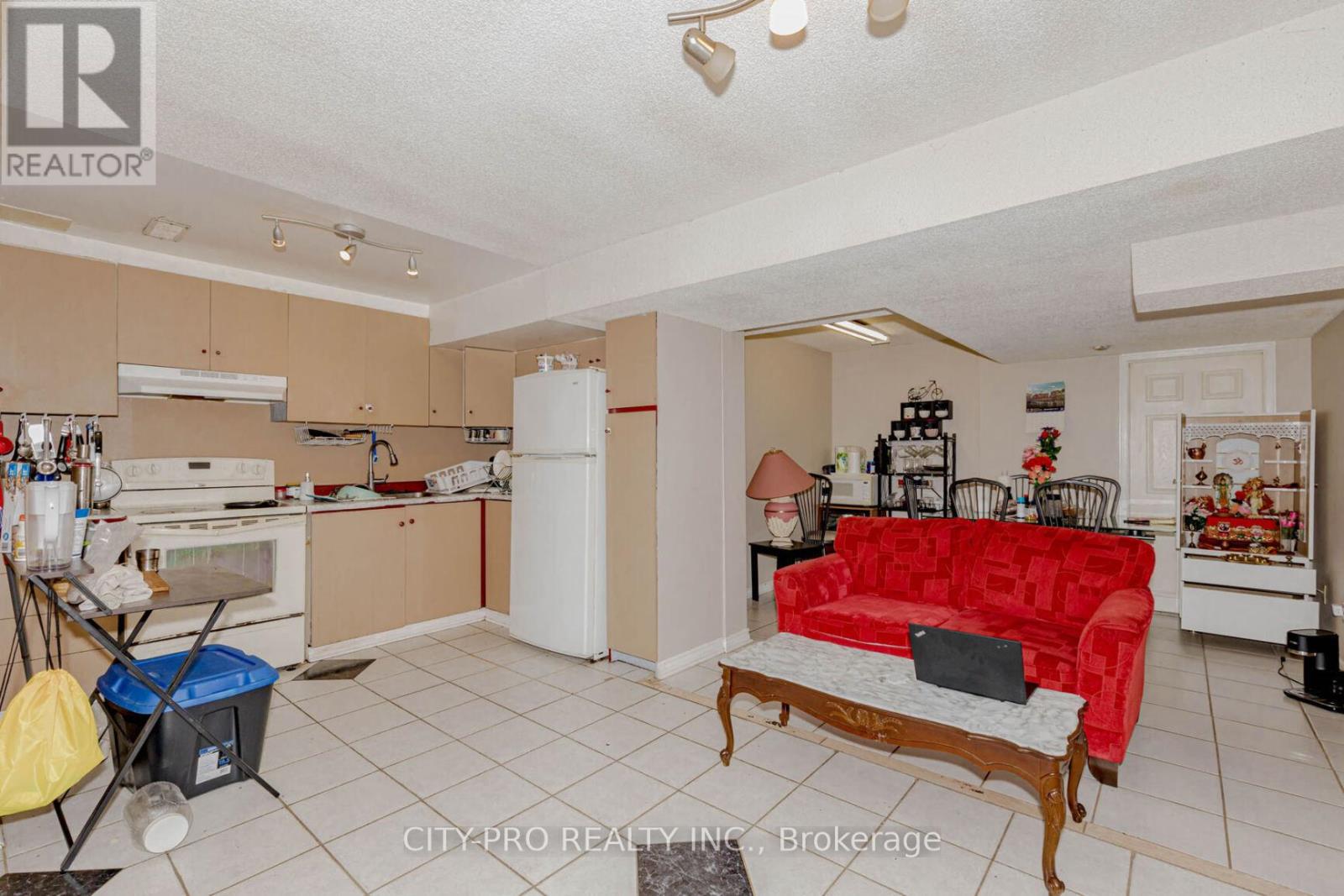 382 Harrowsmith Drive Property Photo 47