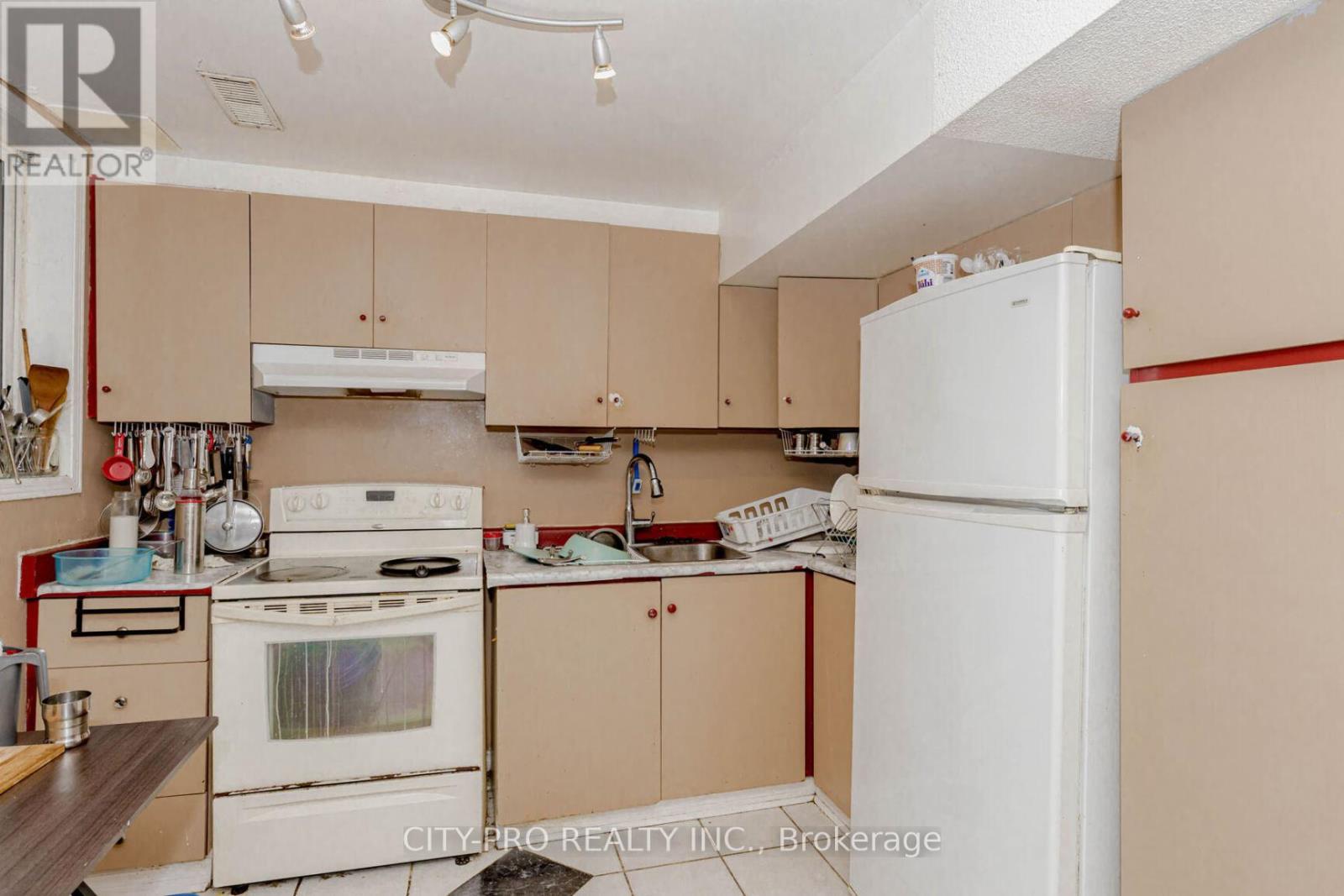 382 Harrowsmith Drive Property Photo 48
