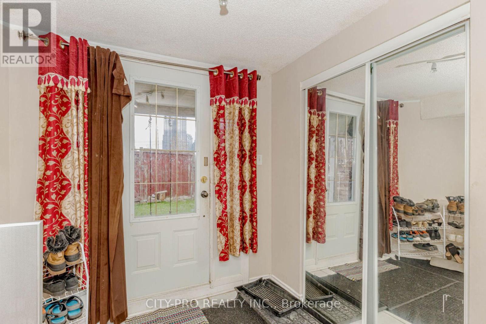 382 Harrowsmith Drive Property Photo 50