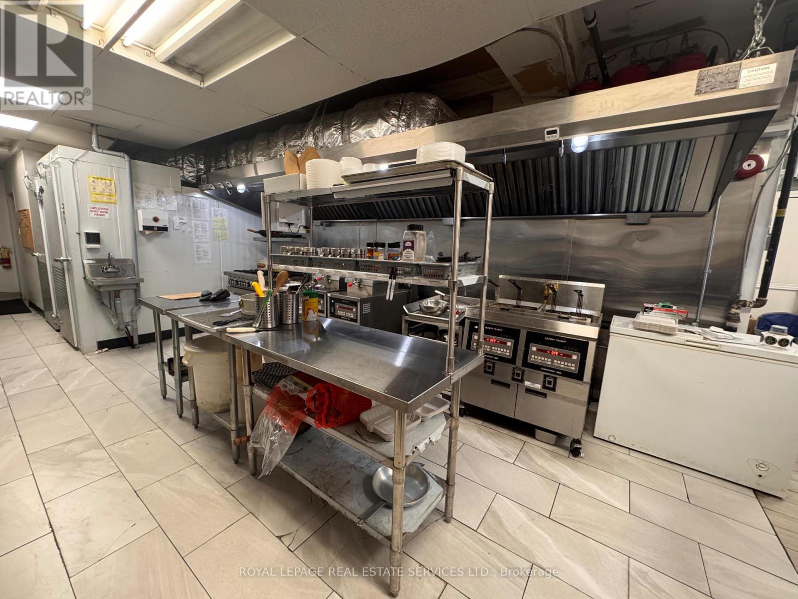 2916 Lake Shore Boulevard W Property Photo 6