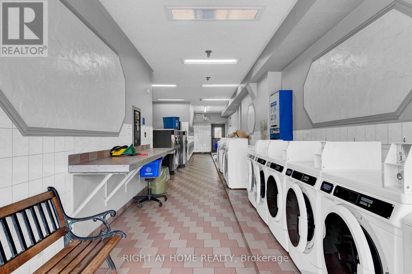2025 Dufferin Street Property Photo 4
