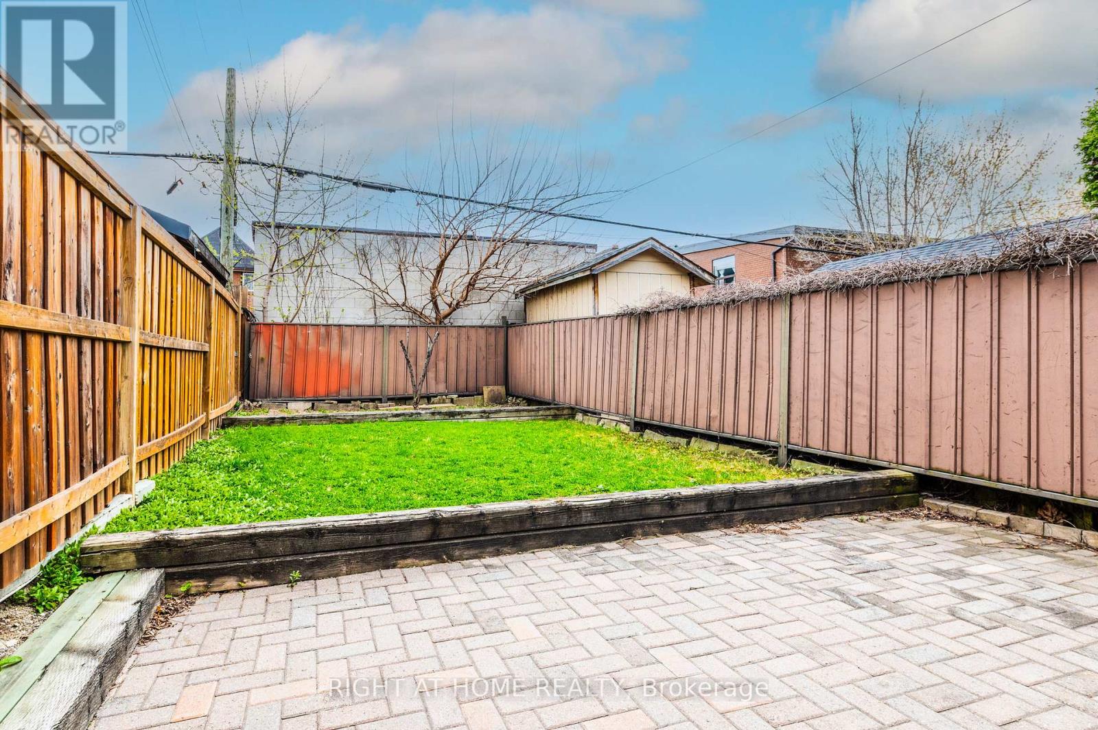 2025 Dufferin Street Property Photo 12