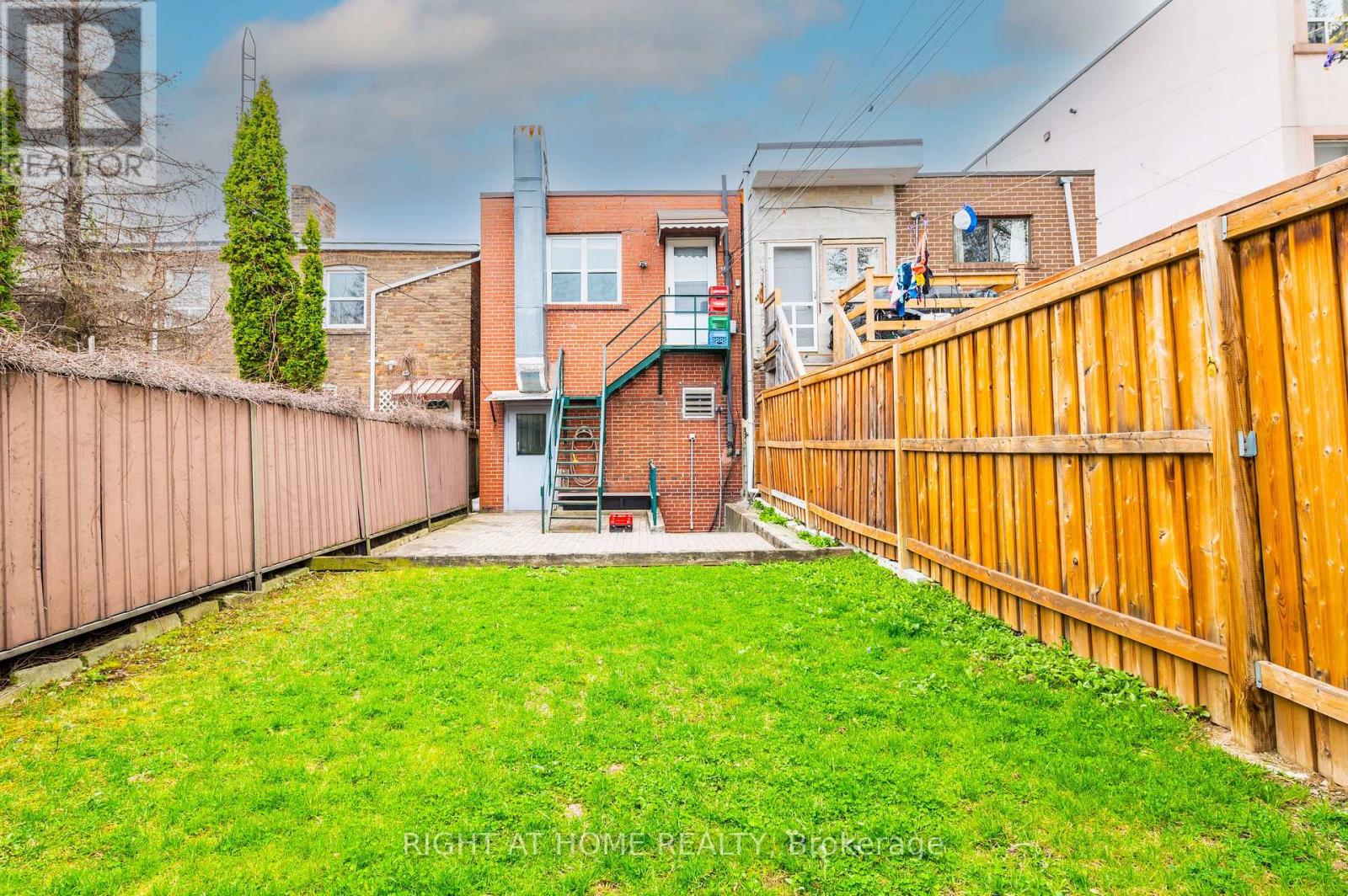 2025 Dufferin Street Property Photo 13