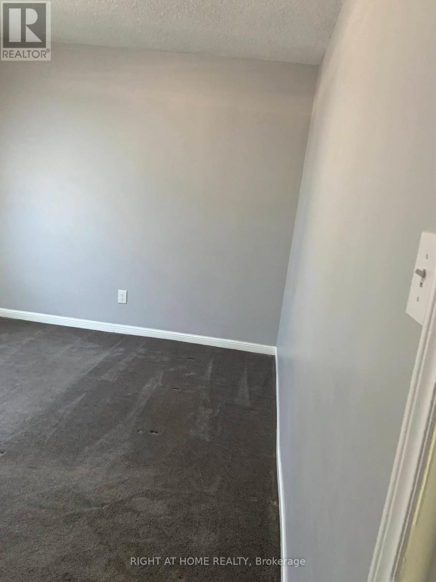 2025 Dufferin Street Property Photo 17