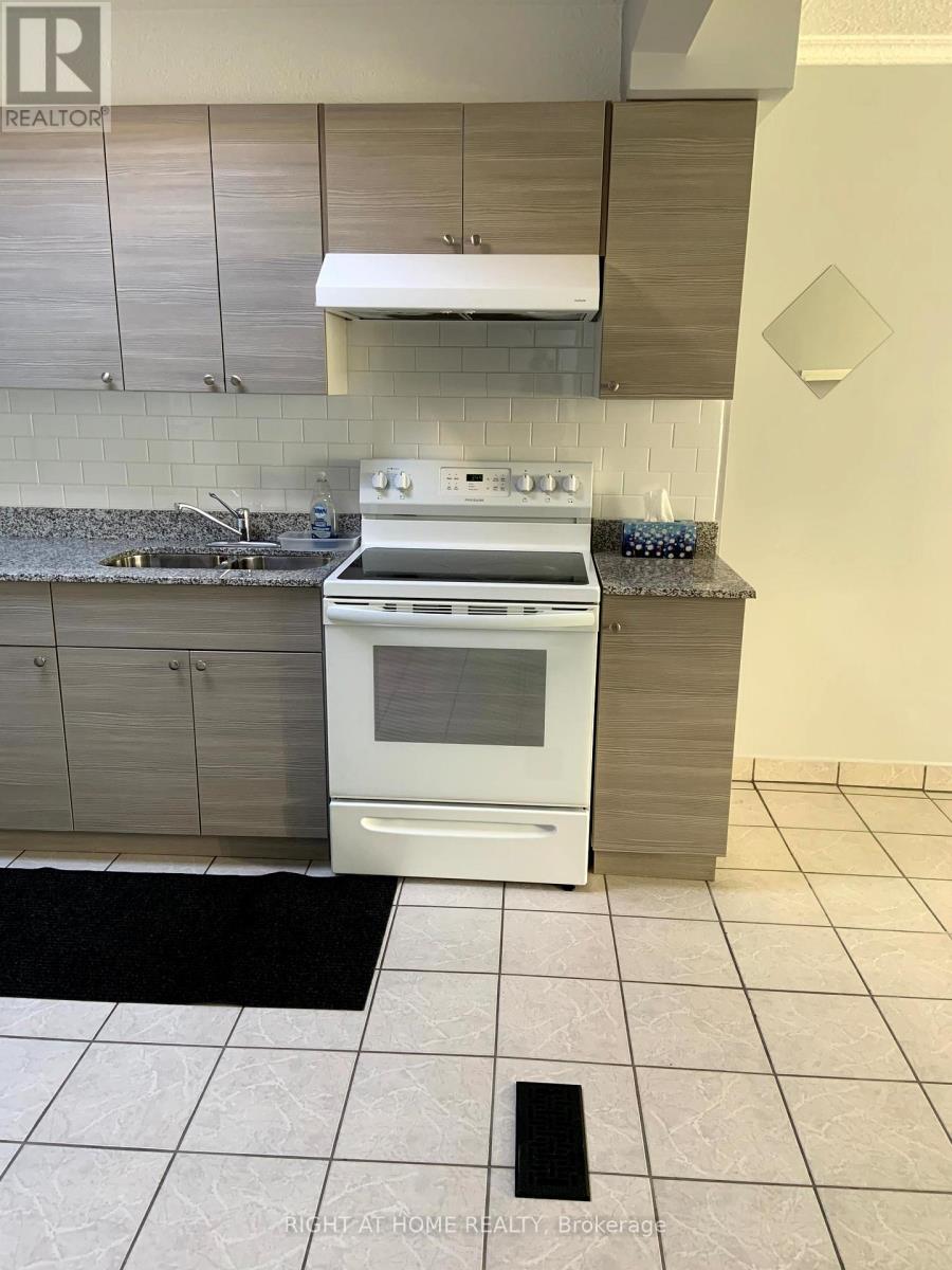 2025 Dufferin Street Property Photo 21