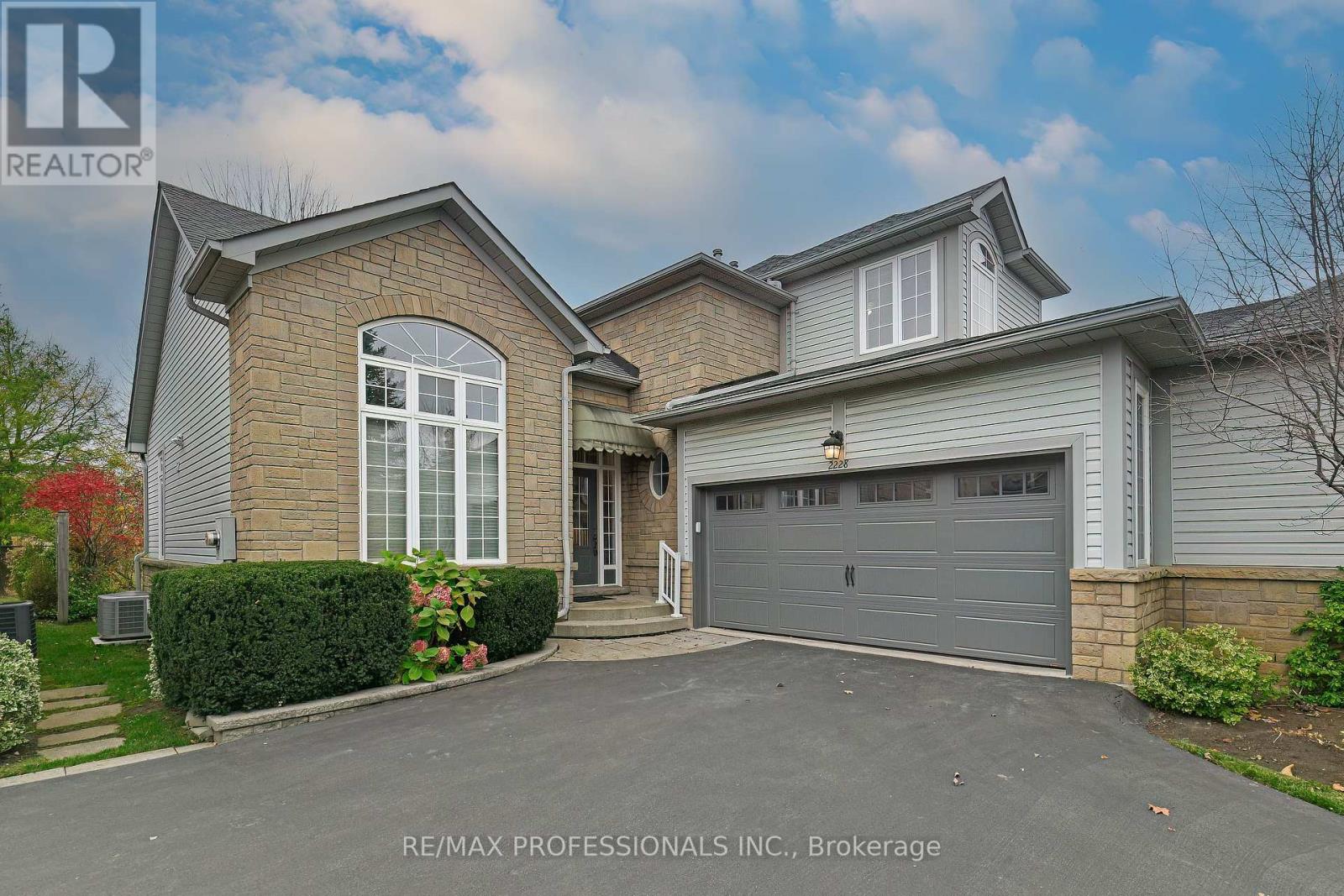5 - 2228 Turnberry Road Property Photo 1