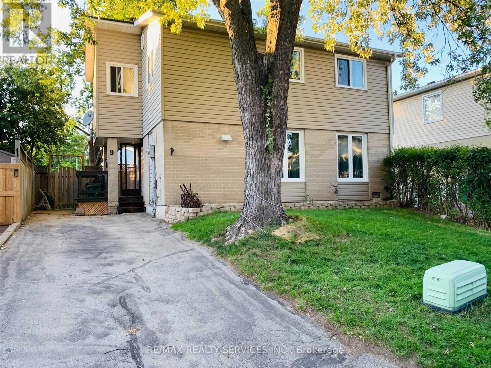 Upper - 9 Holmstead Court Property Photo 1