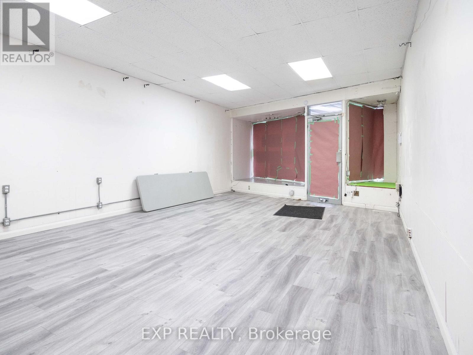 3052 Dundas Street W Property Photo 10