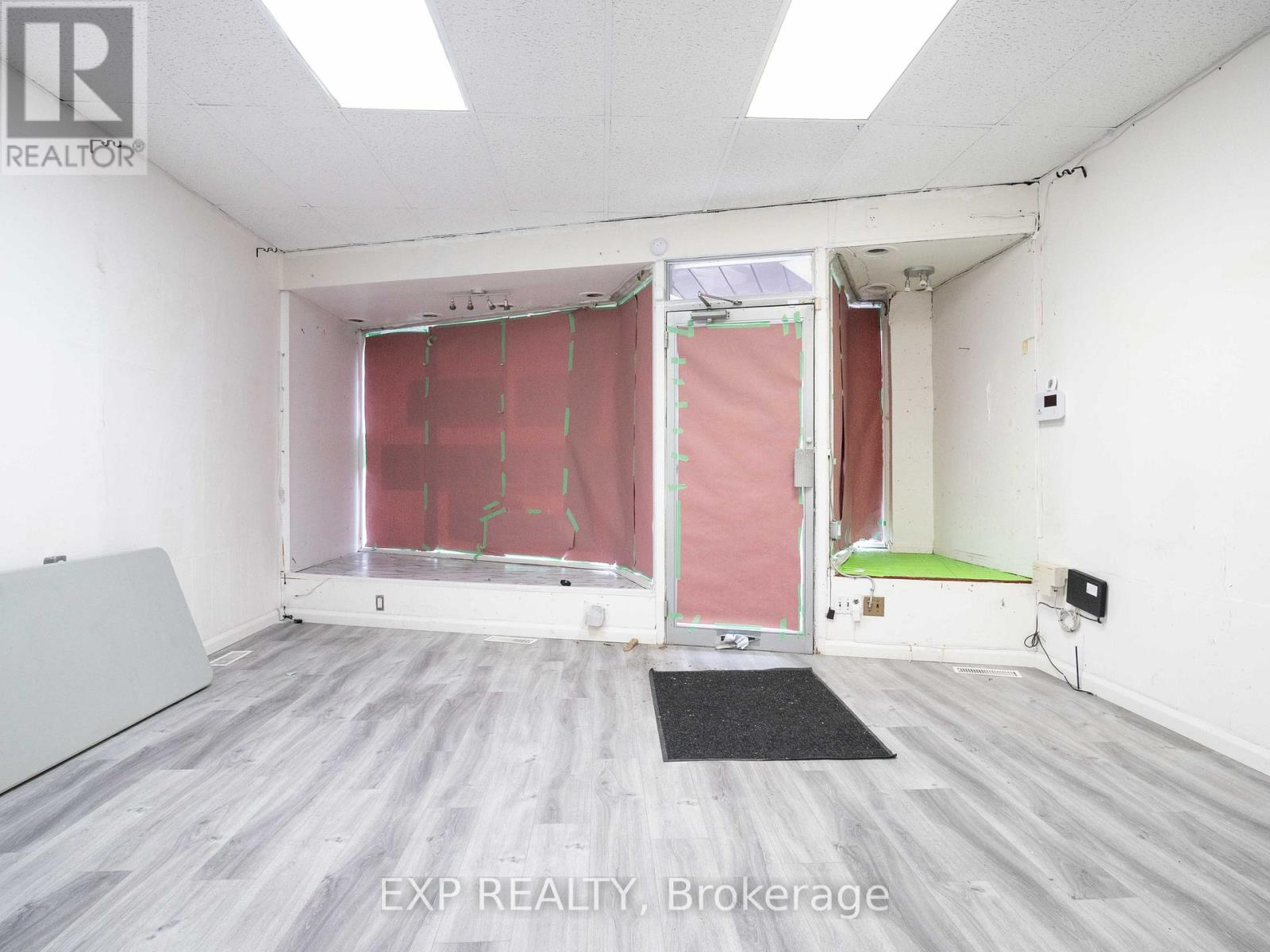 3052 Dundas Street W Property Photo 11