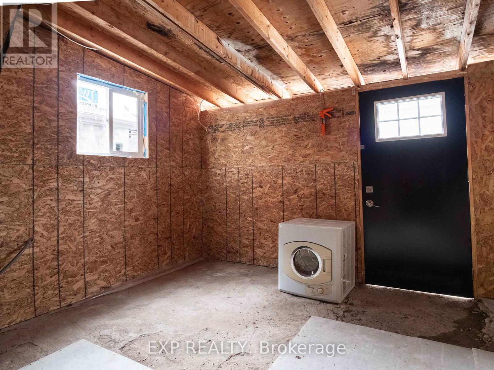 3052 Dundas Street W Property Photo 25