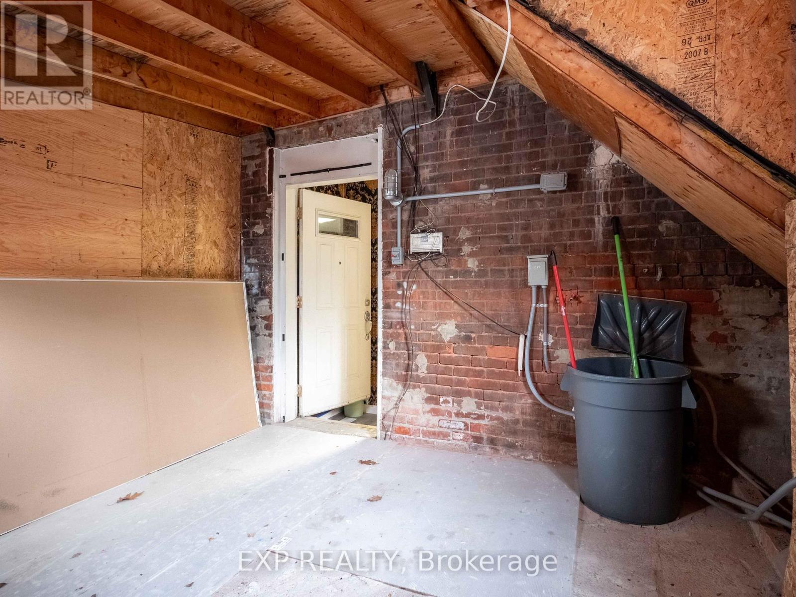3052 Dundas Street W Property Photo 26
