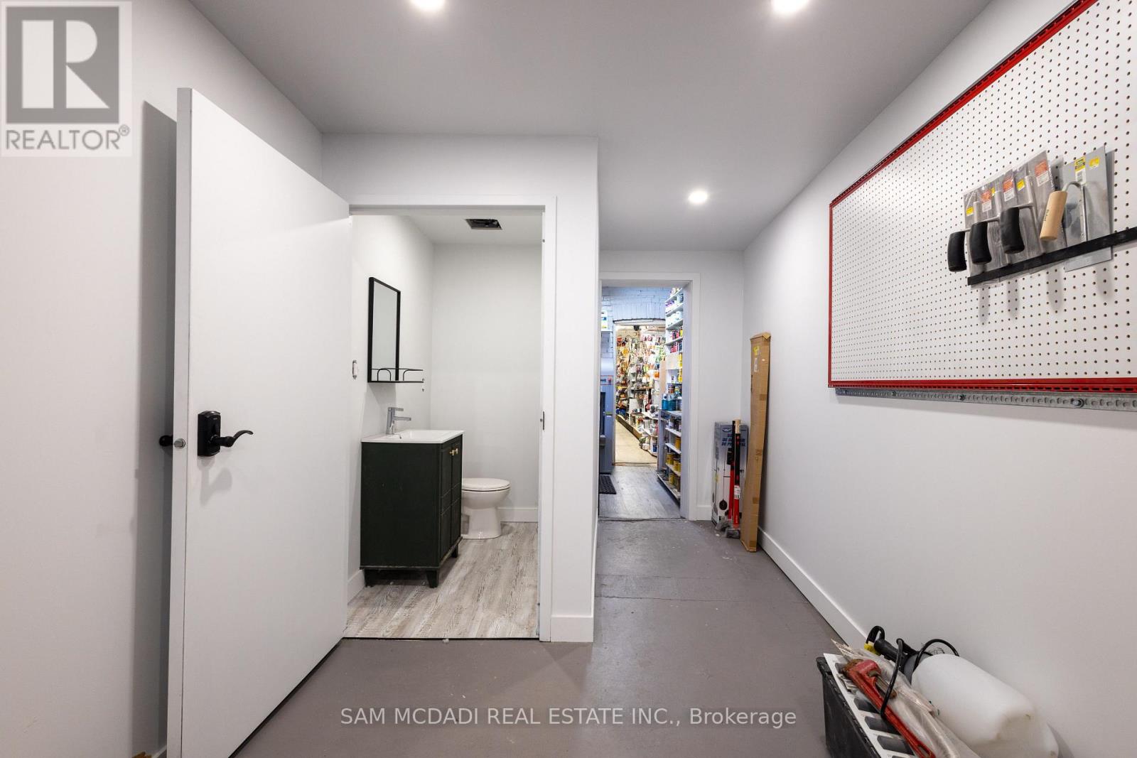 1212 Dufferin Street Property Photo 8