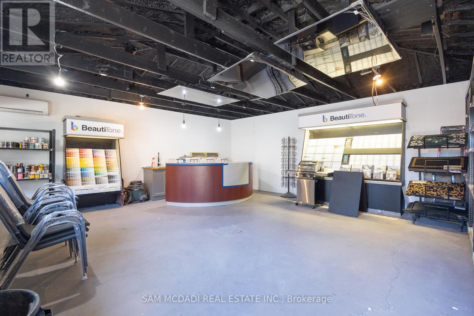 1212 Dufferin Street Property Photo 11