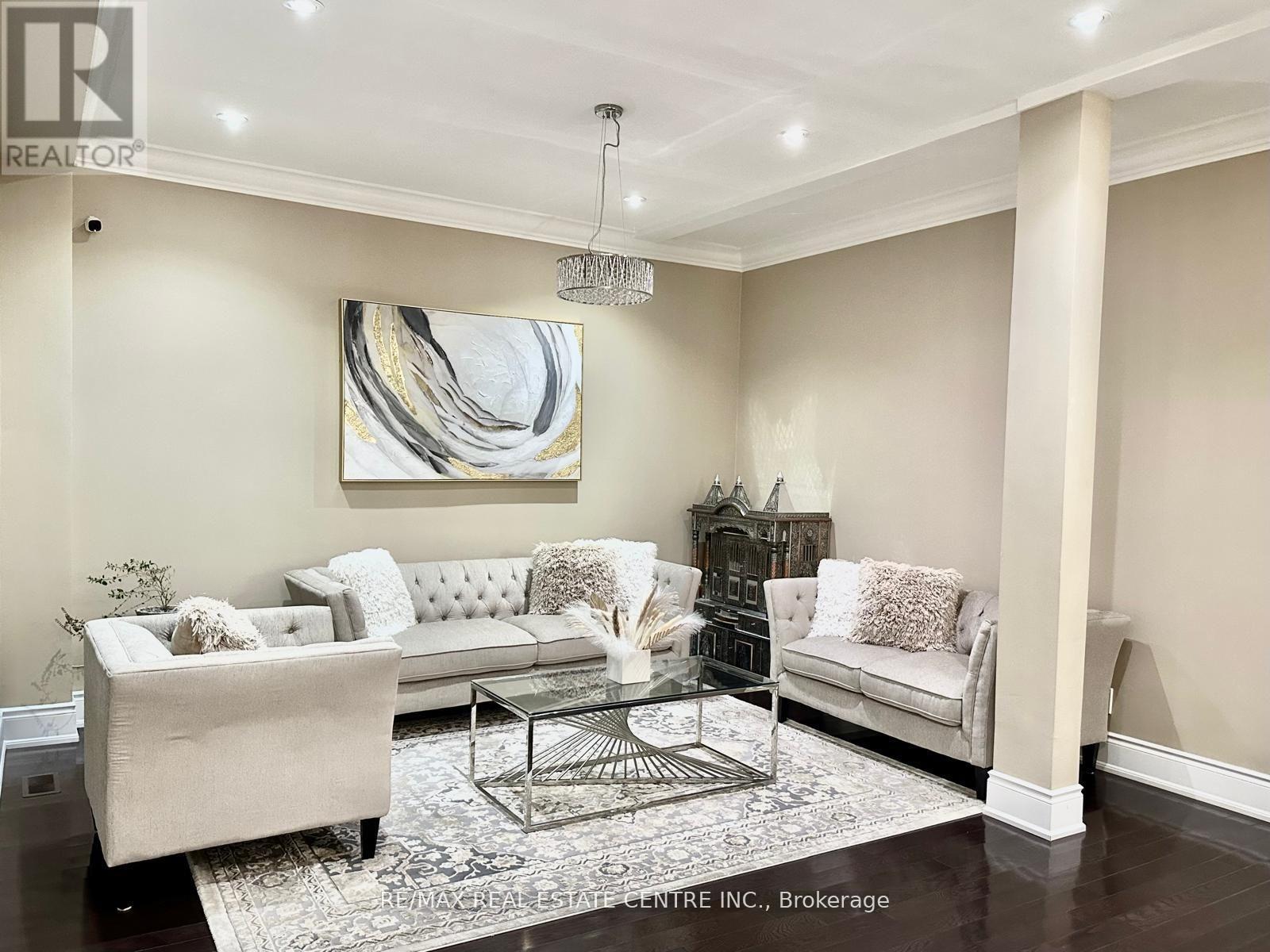 110 Allenby Avenue Property Photo 4