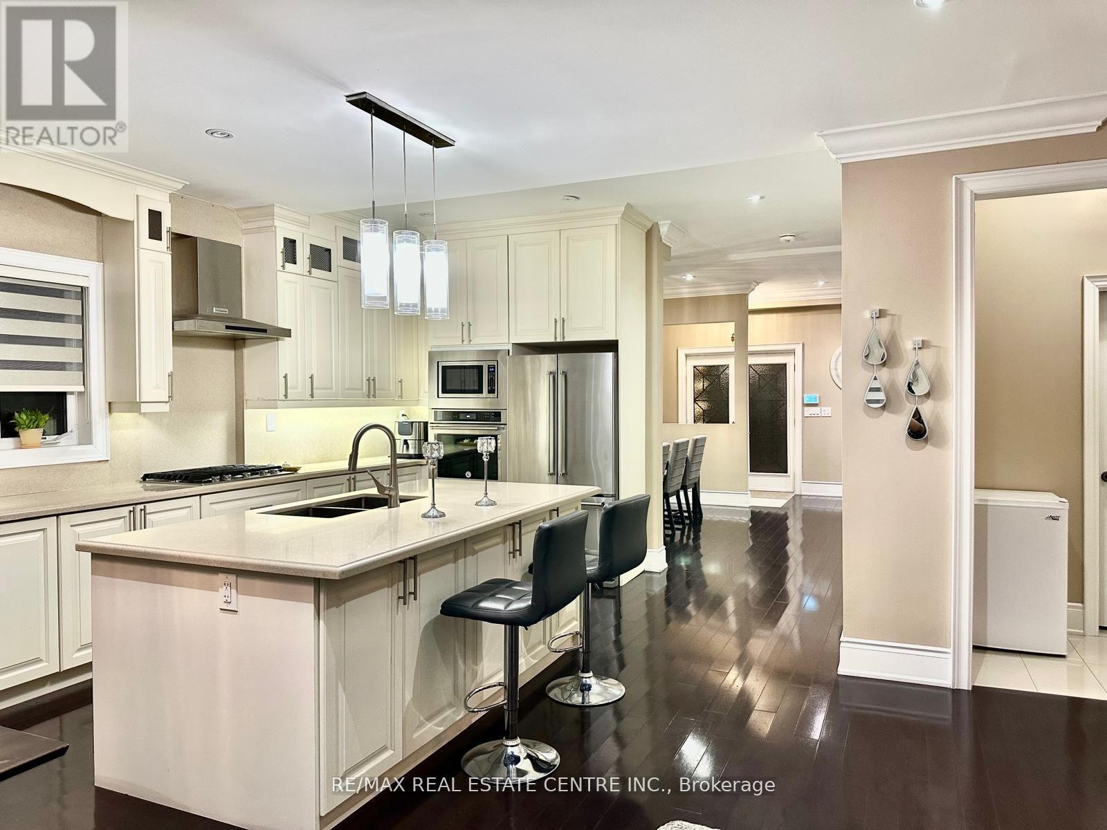 110 Allenby Avenue Property Photo 9