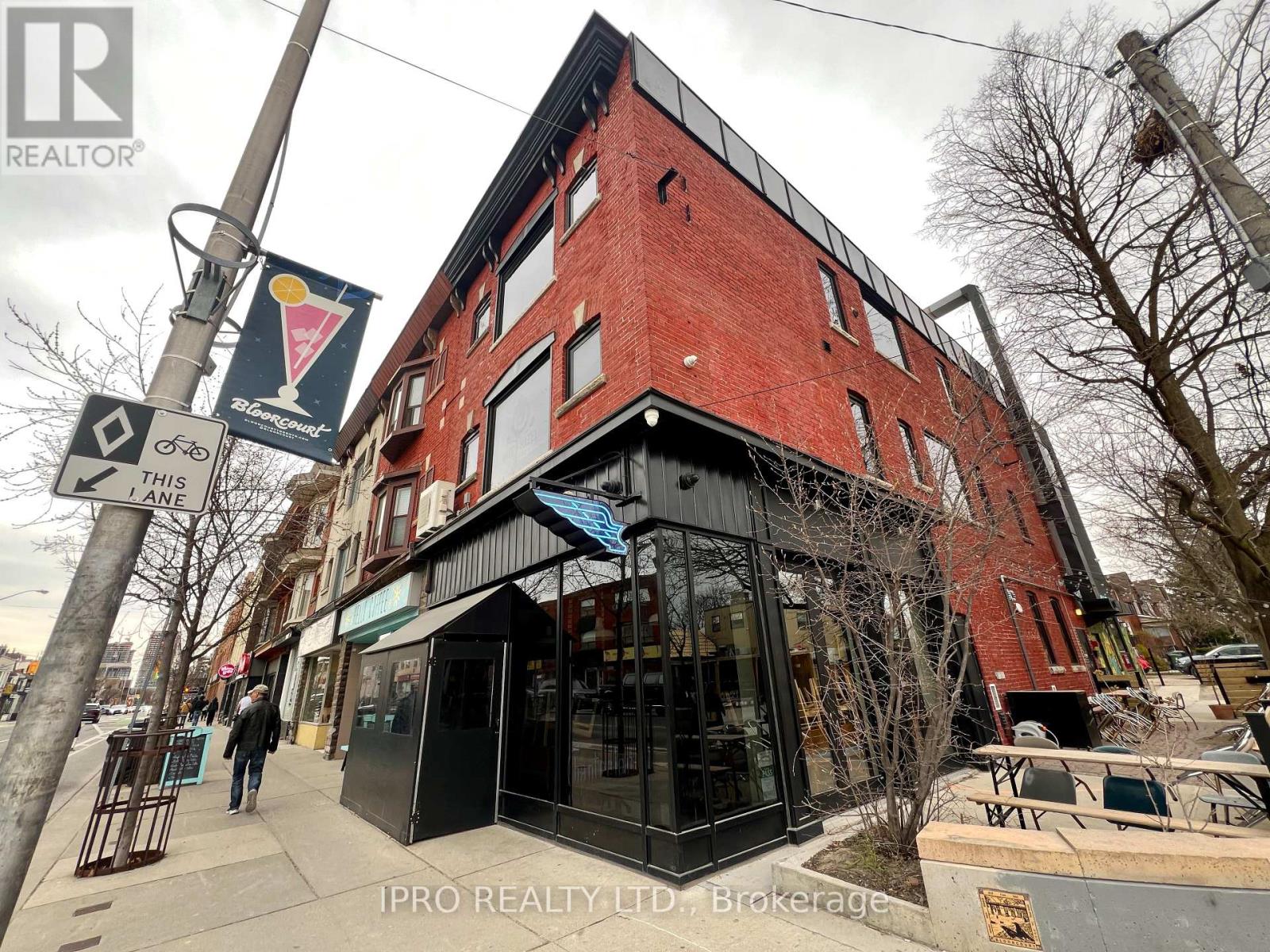 2 - 798 Bloor Street W Property Photo 2