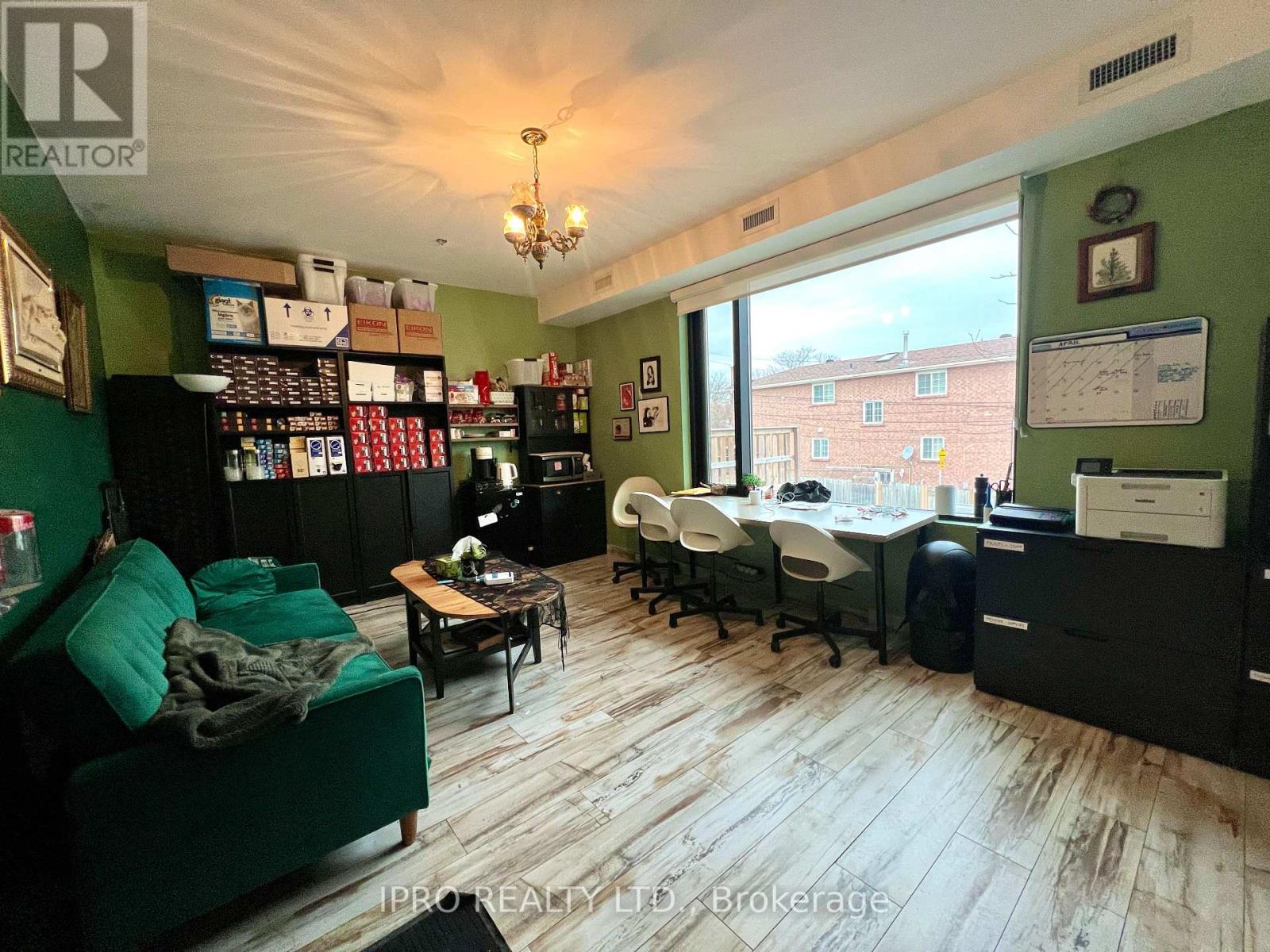 2 - 798 Bloor Street W Property Photo 4