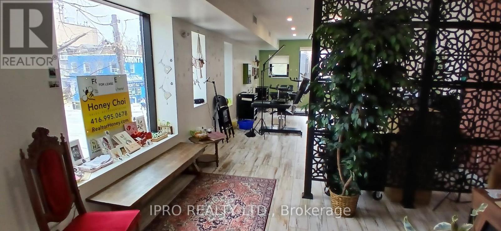 2 - 798 Bloor Street W Property Photo 8