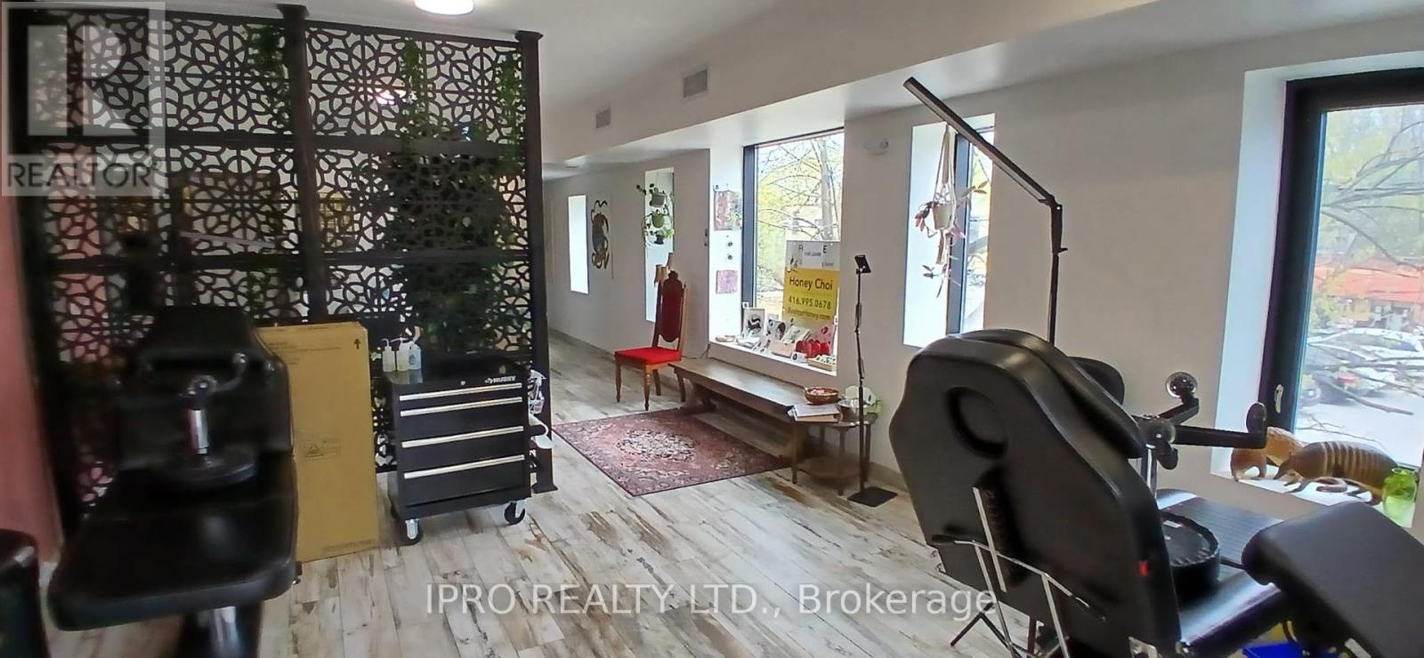 2 - 798 Bloor Street W Property Photo 12