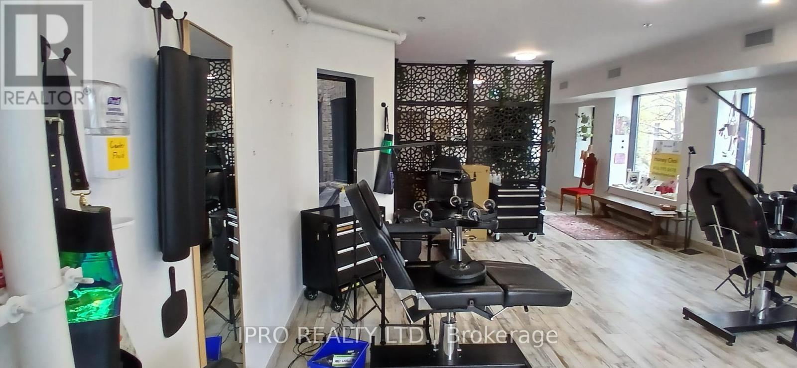 2 - 798 Bloor Street W Property Photo 13