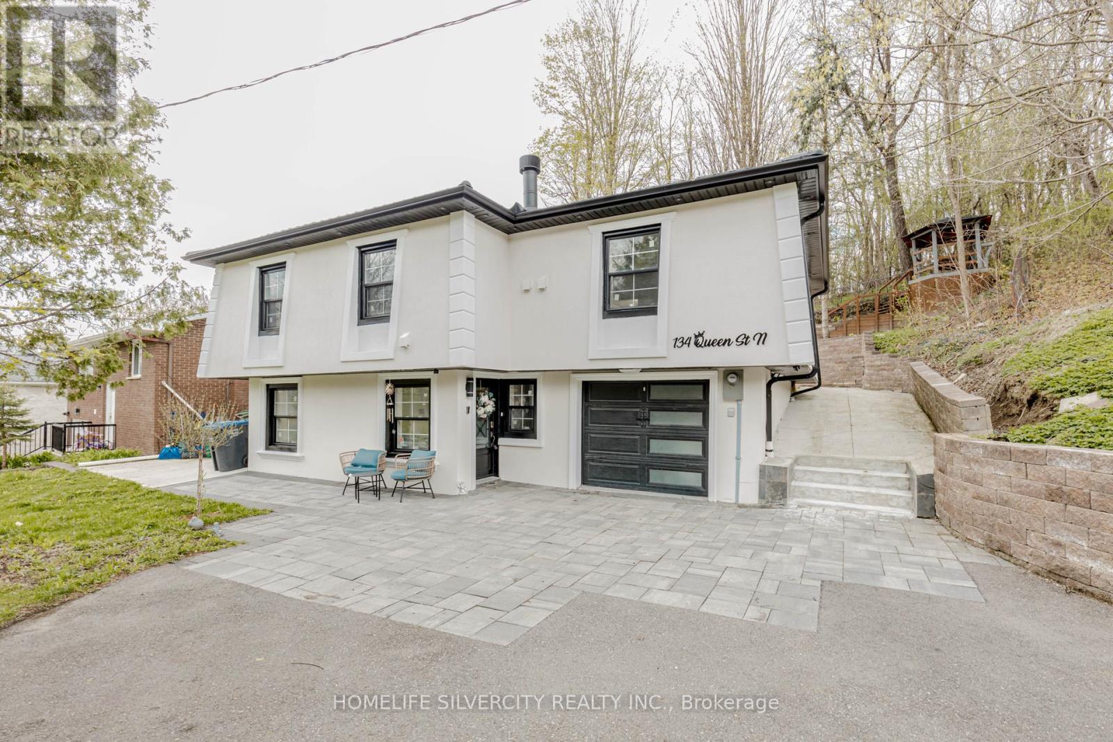 134 Queen Street Property Photo 1