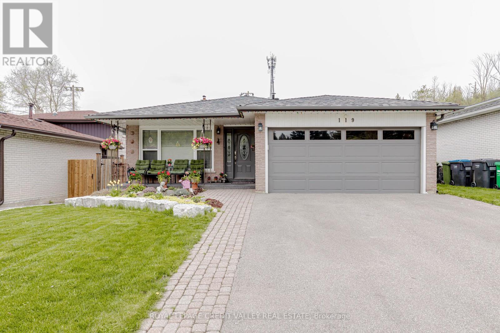 119 Connaught Crescent Property Photo 1