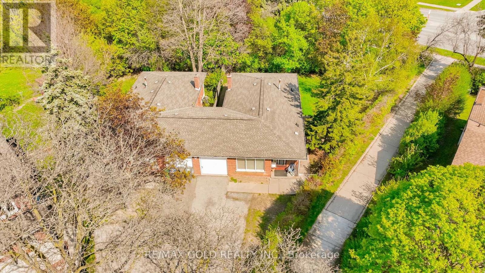 68 MONTJOY CRESCENT