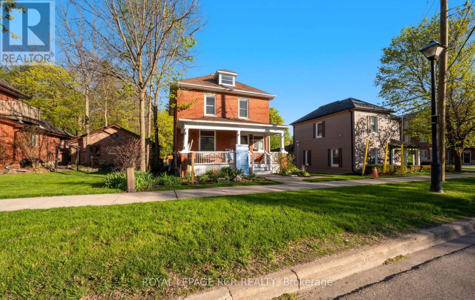 69 King Street W Property Photo 1