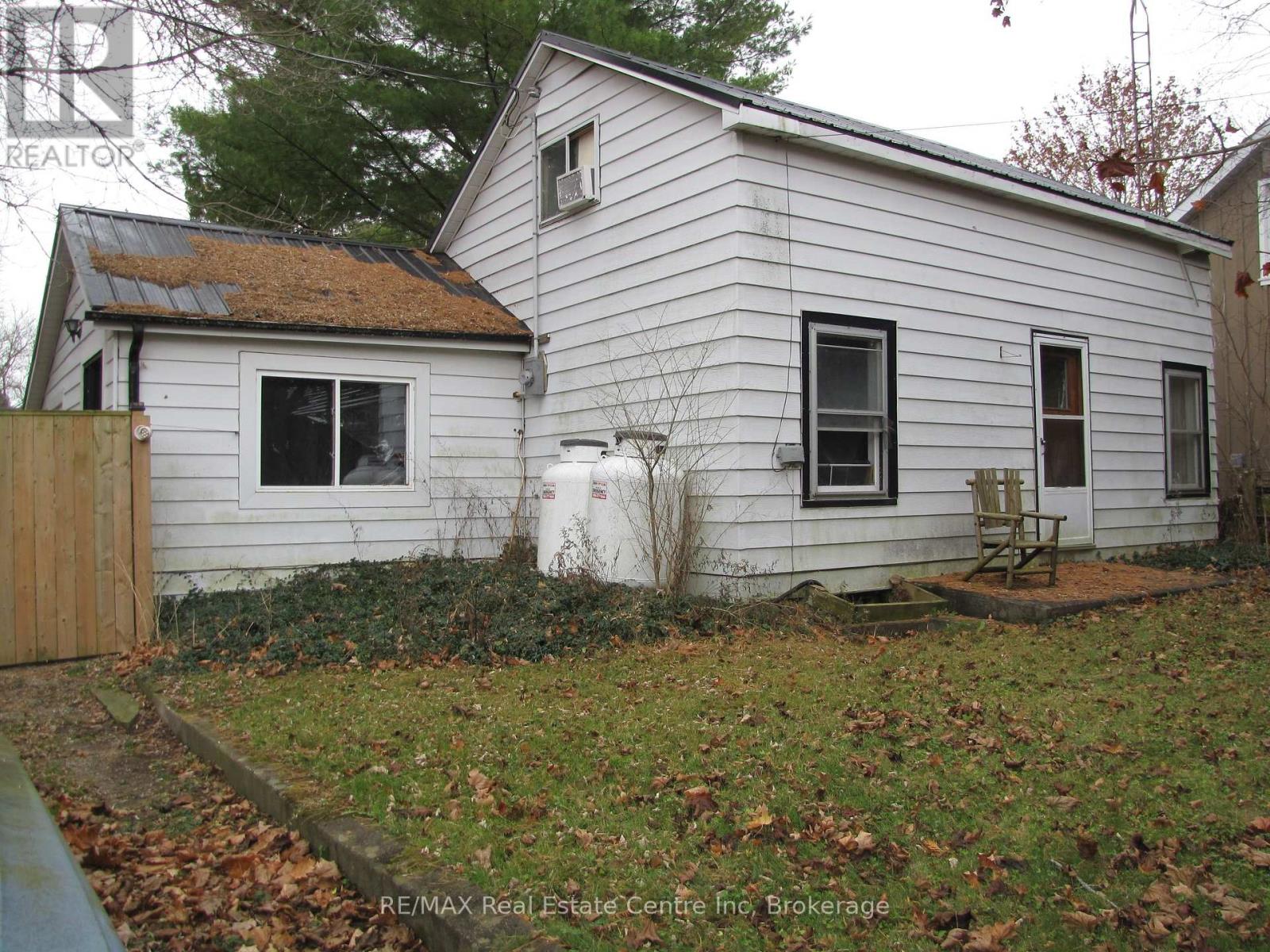 11012 FIRST LINE Property Photo 1