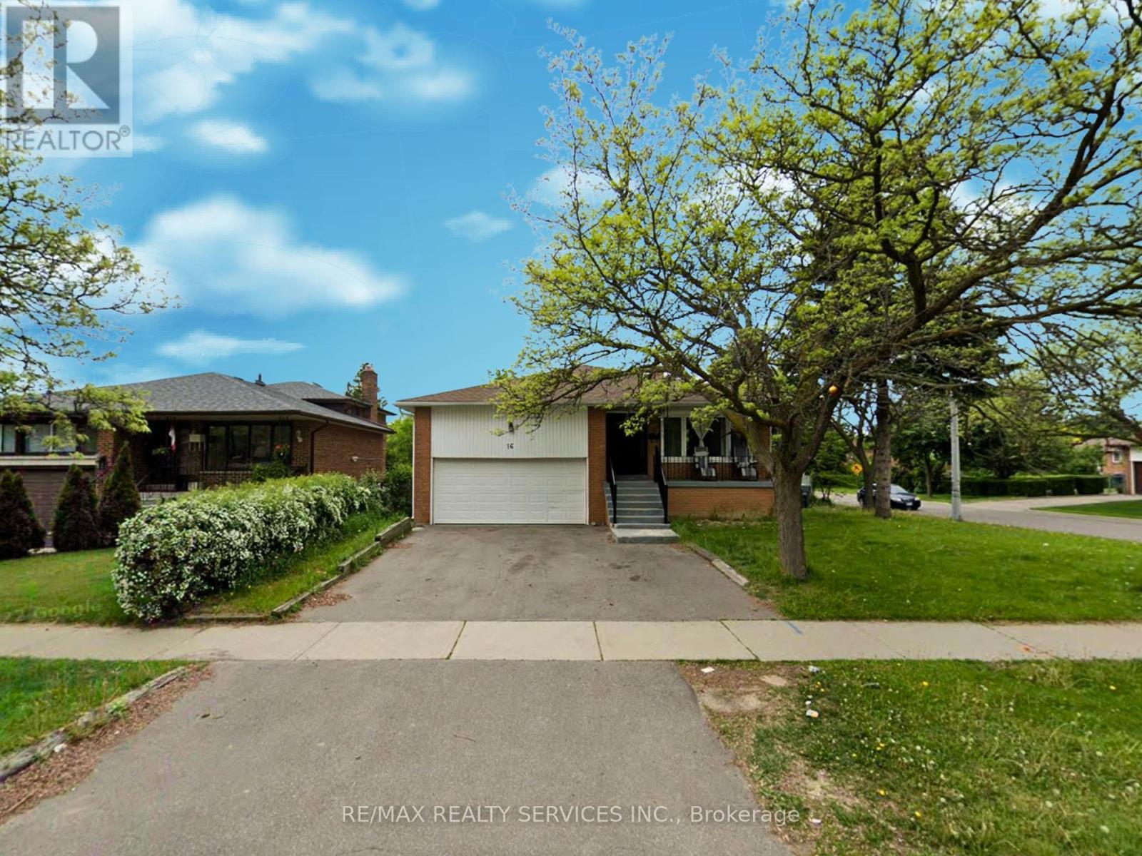16 Mackay Street N Property Photo 1