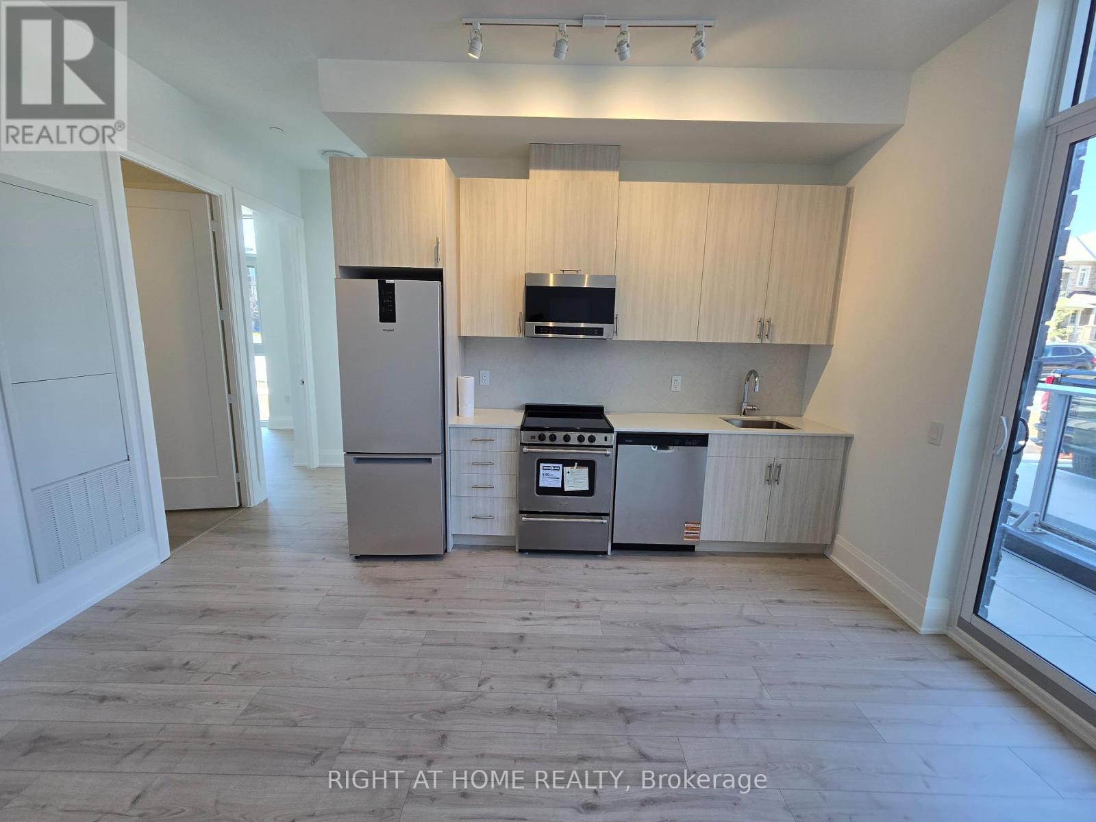 104 - 412 SILVER MAPLE ROAD N Property Photo 1