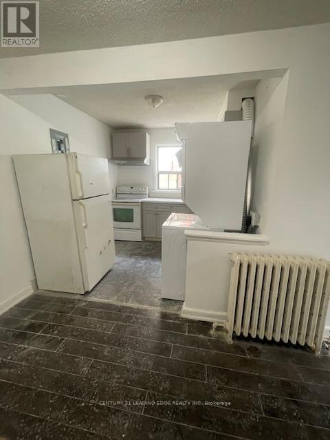 APT 2 - 1516 EGLINTON AVENUE W Property Photo 1