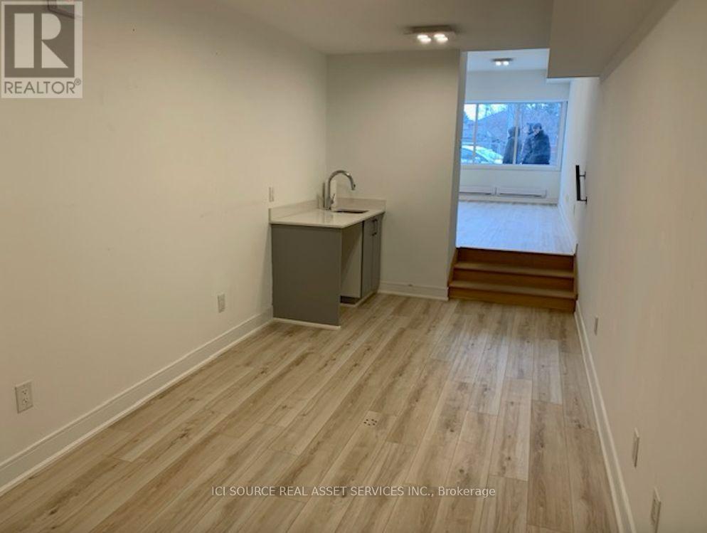 553 Lakeshore Road E Property Photo 9