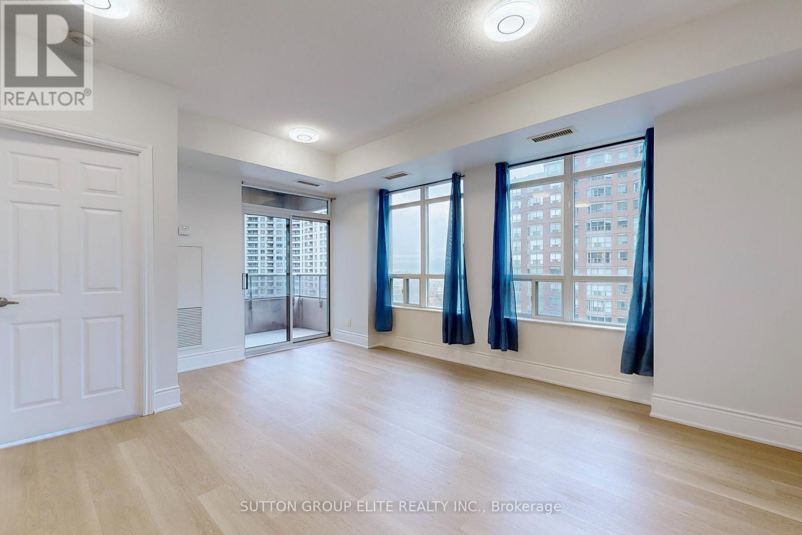 1511 - 310 Burnhamthorpe Road W Property Photo 8