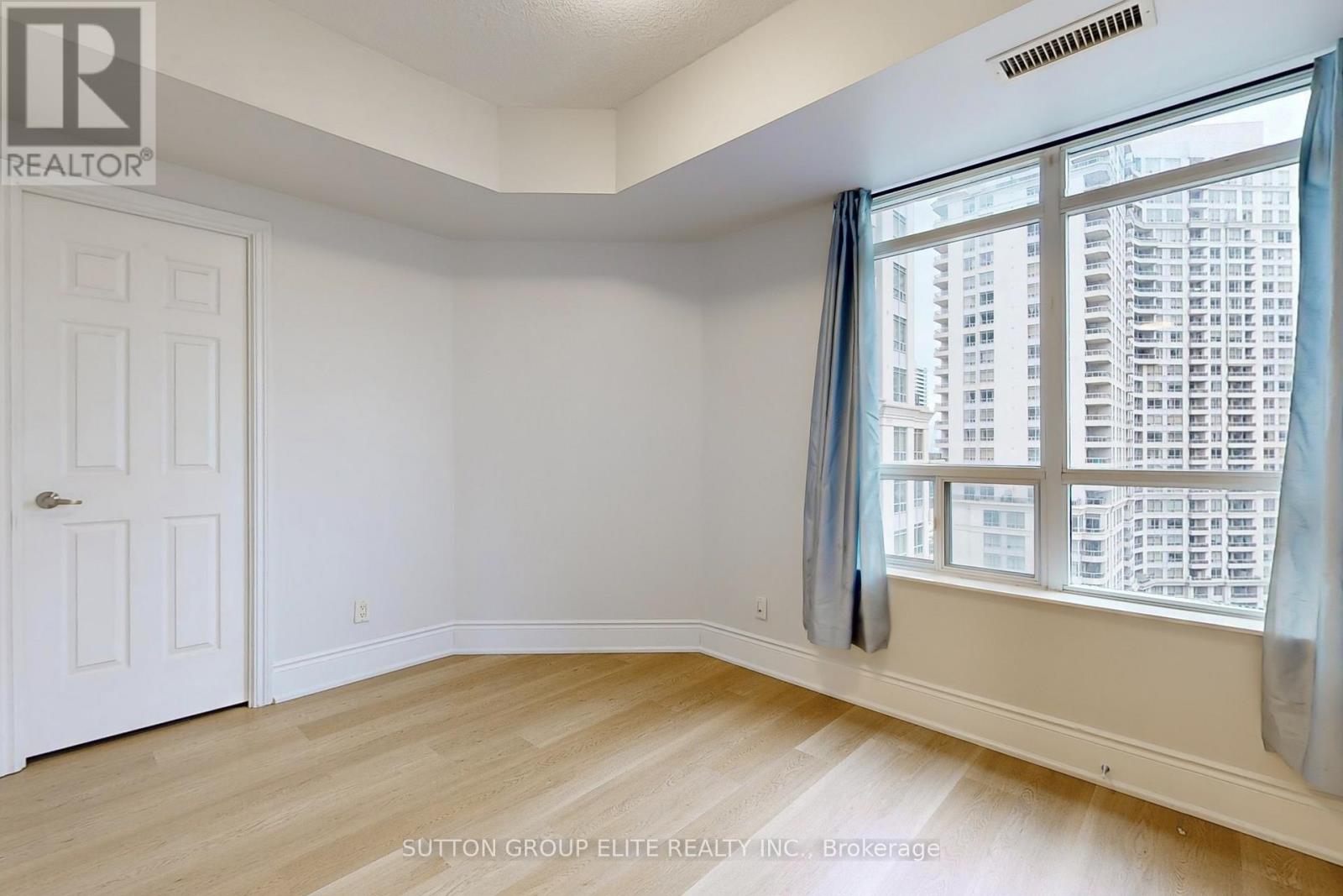 1511 - 310 Burnhamthorpe Road W Property Photo 13