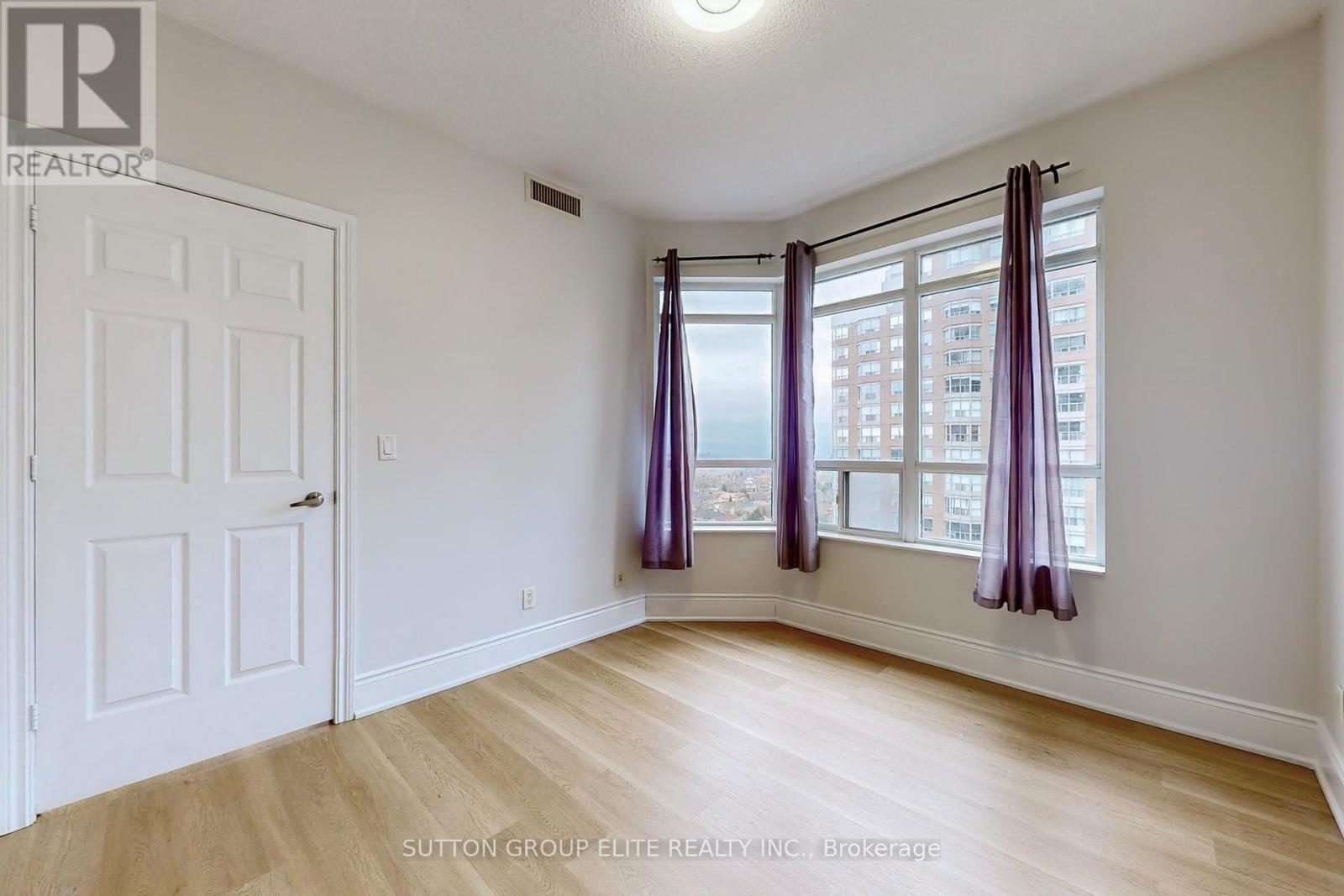 1511 - 310 Burnhamthorpe Road W Property Photo 16