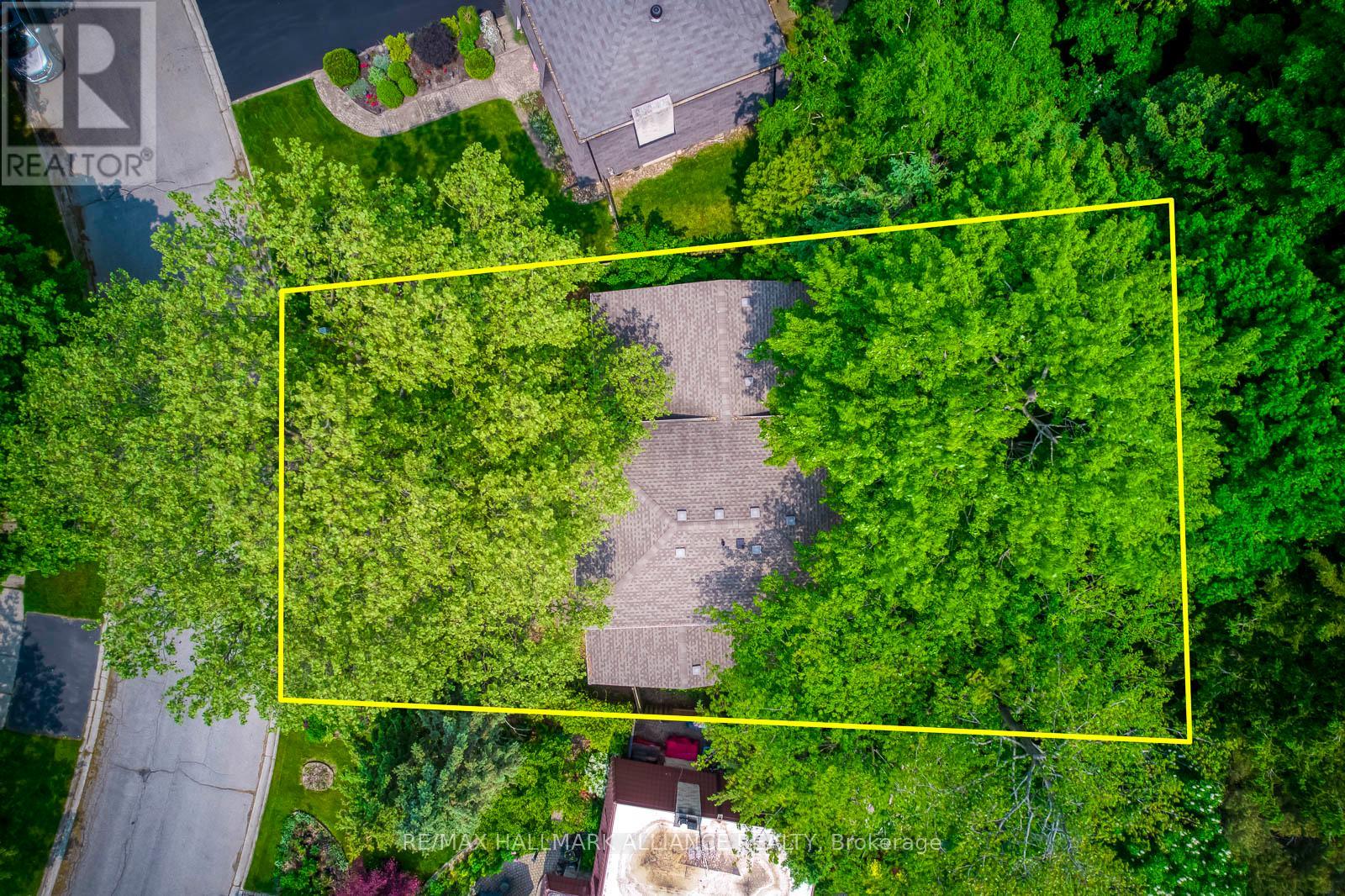 455 Canterbury Crescent Property Photo 2