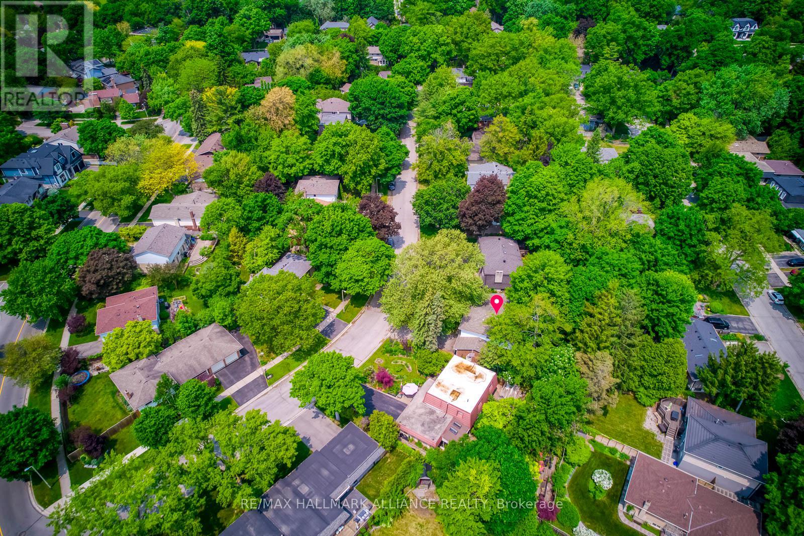 455 Canterbury Crescent Property Photo 4