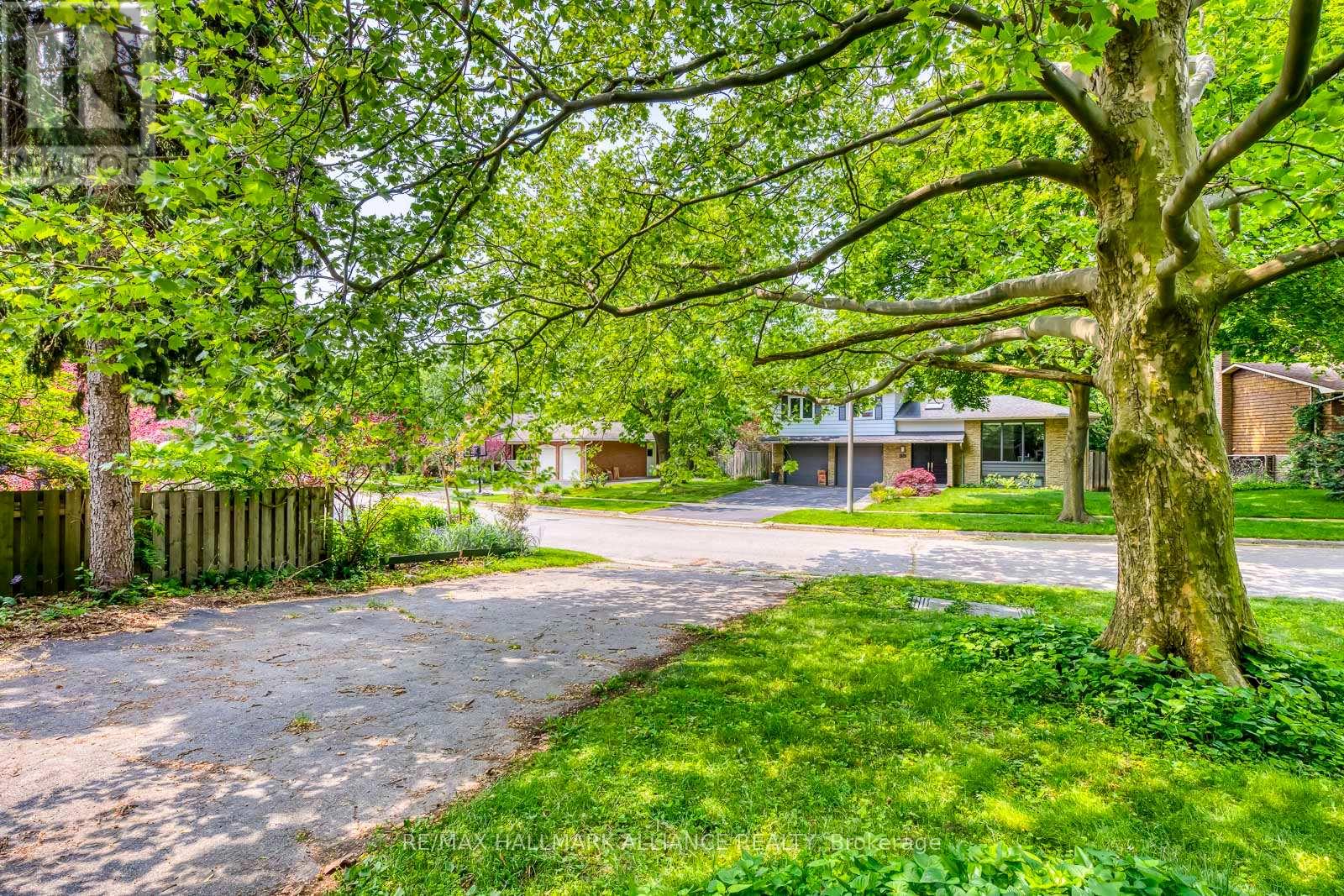 455 Canterbury Crescent Property Photo 5