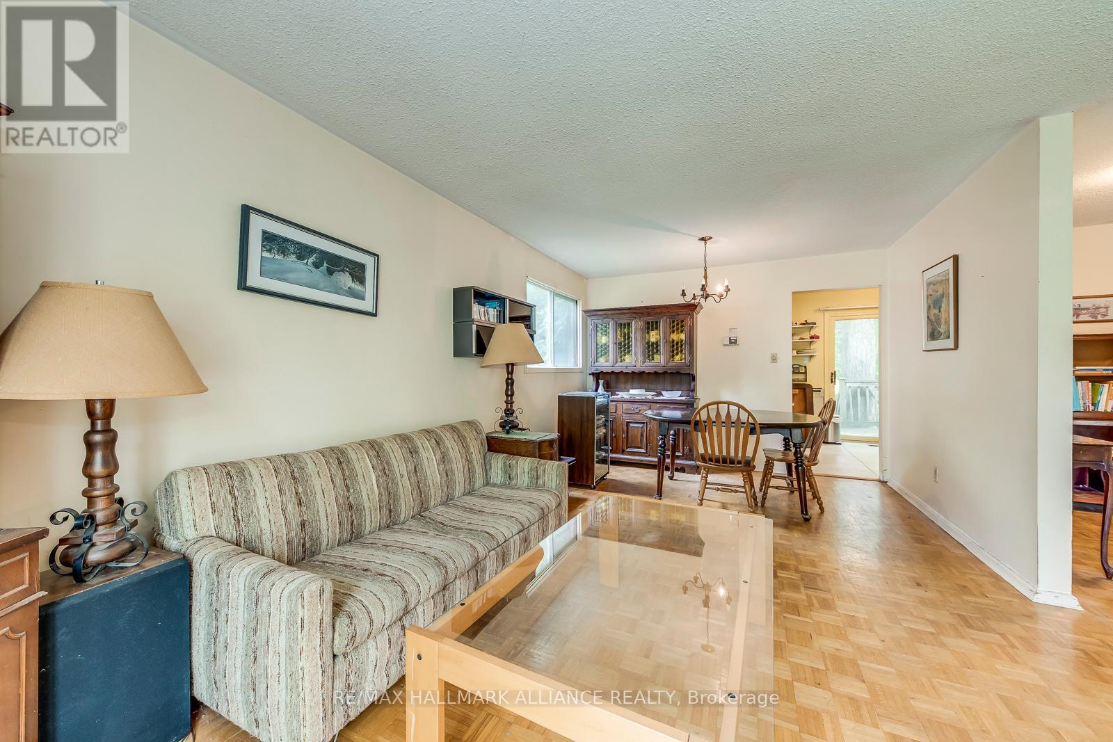 455 Canterbury Crescent Property Photo 13