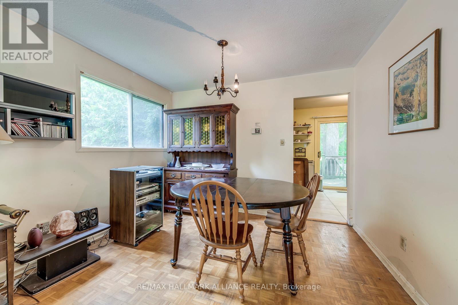 455 Canterbury Crescent Property Photo 14