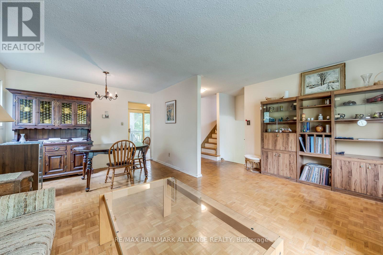 455 Canterbury Crescent Property Photo 15