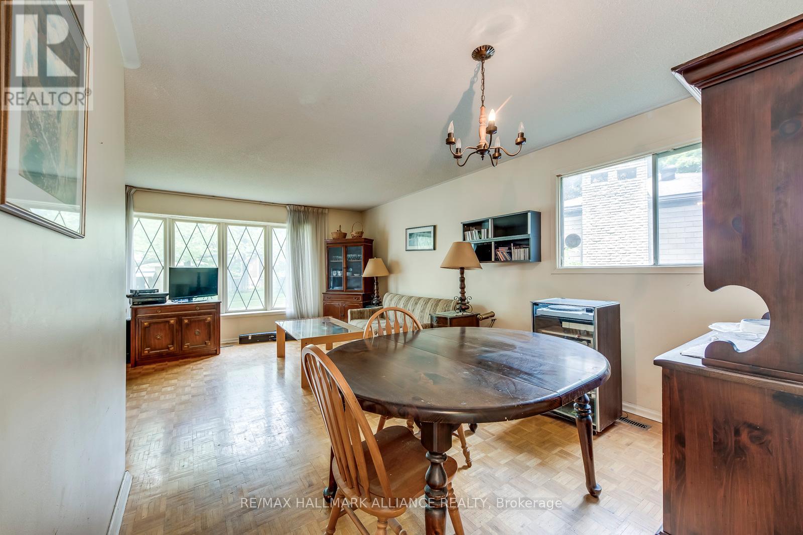 455 Canterbury Crescent Property Photo 16