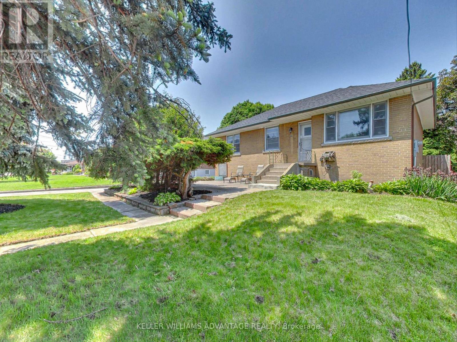 34 GLEN BELLE CRESCENT Property Photo 1