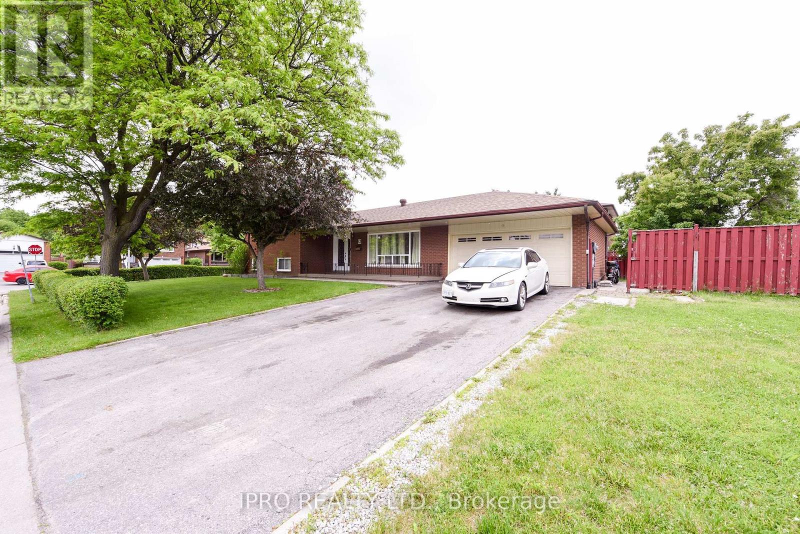 43 Marchbank Crescent Property Photo 1