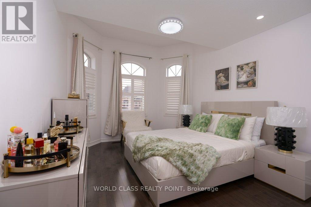 5550 Meadowcrest Avenue Property Photo 18