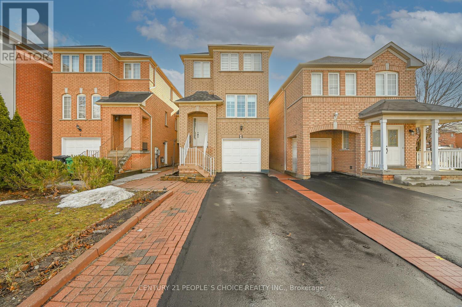 4 Domenico Crescent Property Photo 1