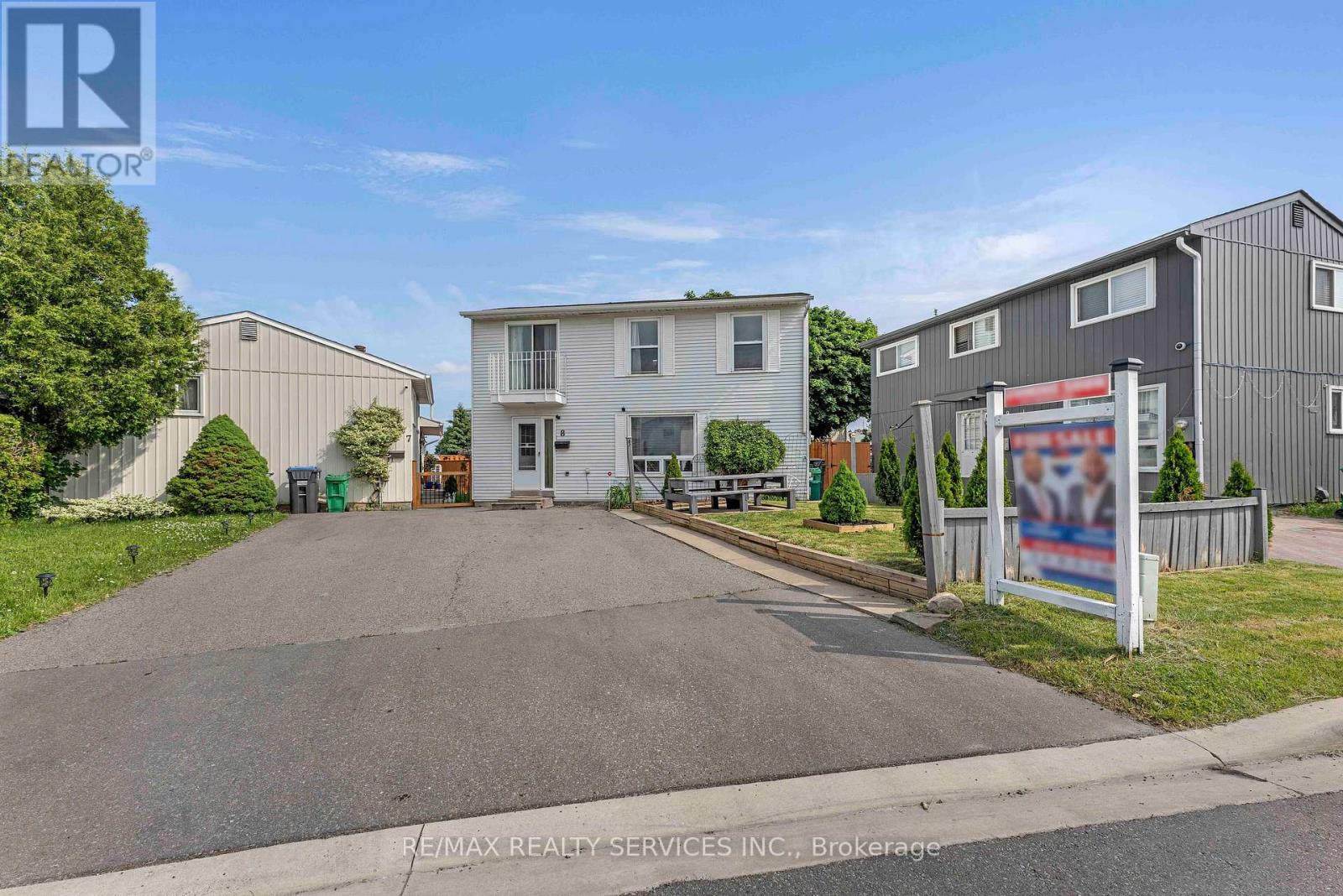 8 Heatherside Court S Property Photo 1