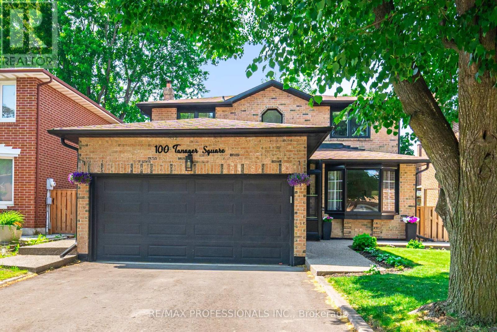 100 Tanager Square Property Photo 1