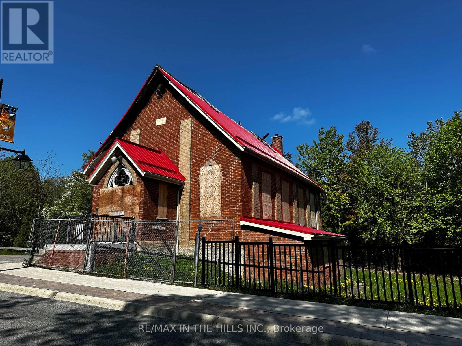 1532 Queen Street Property Photo 1